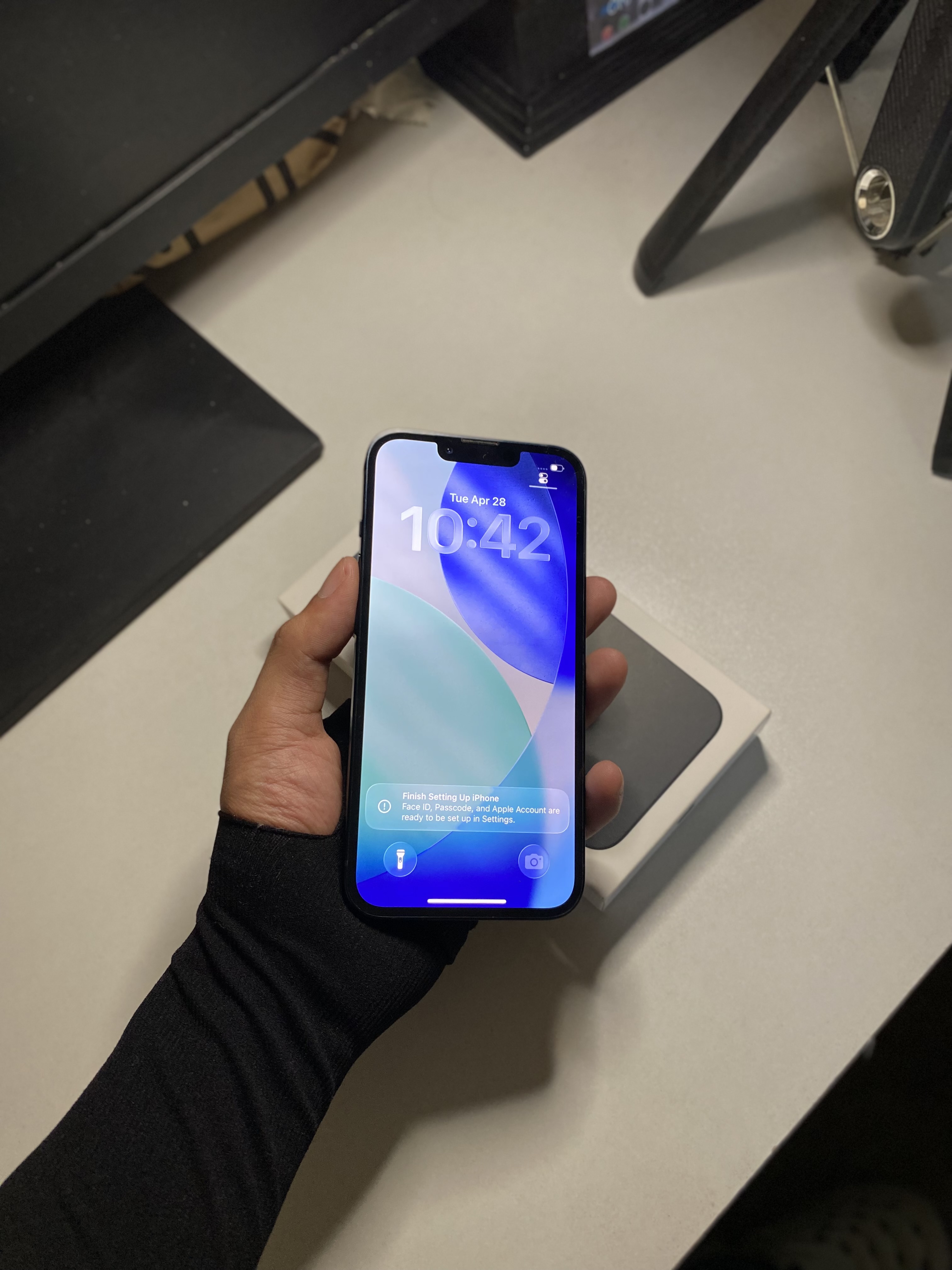 iPhone 13 thumbnail 3