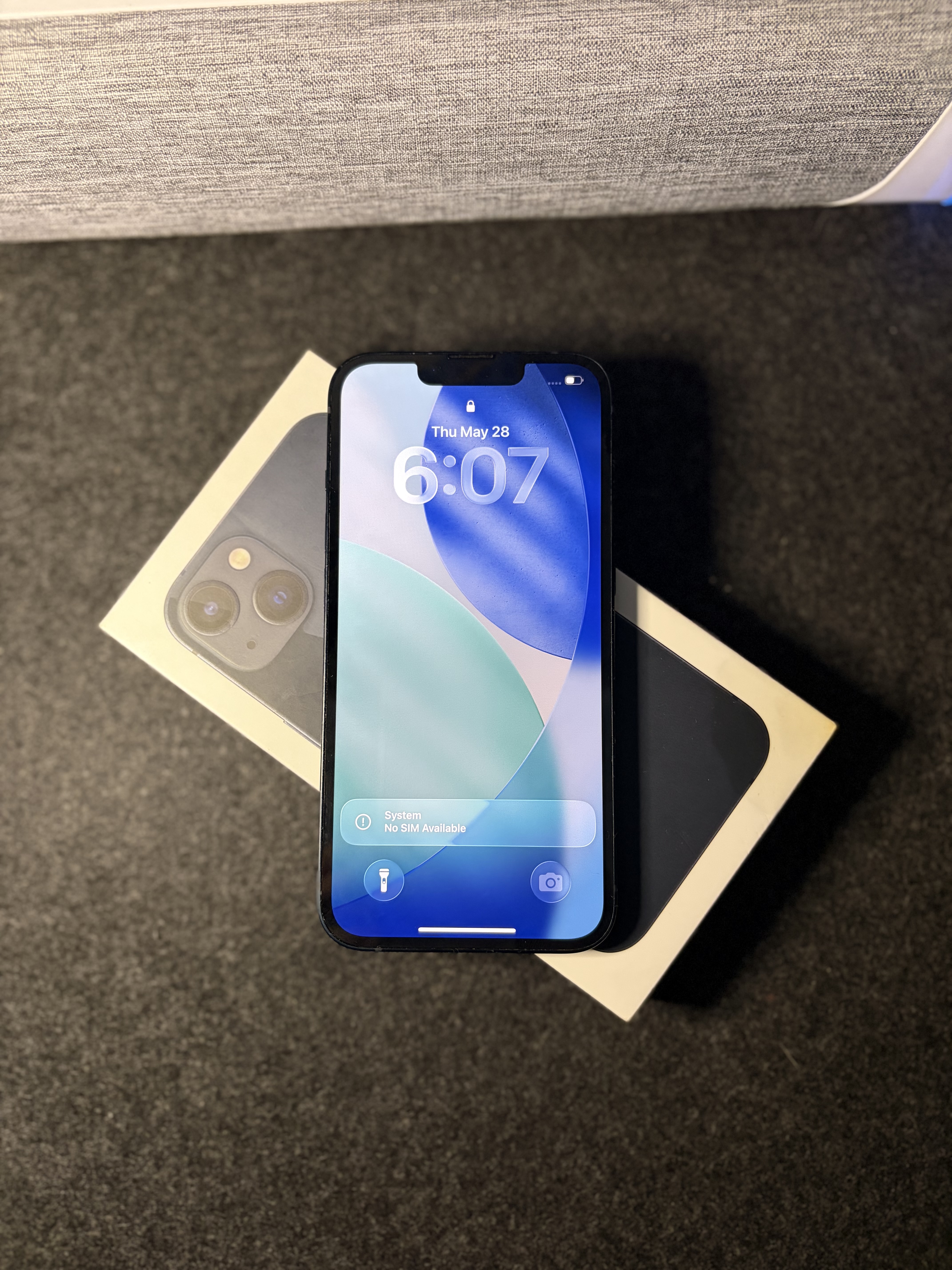 iPhone 13 thumbnail 2